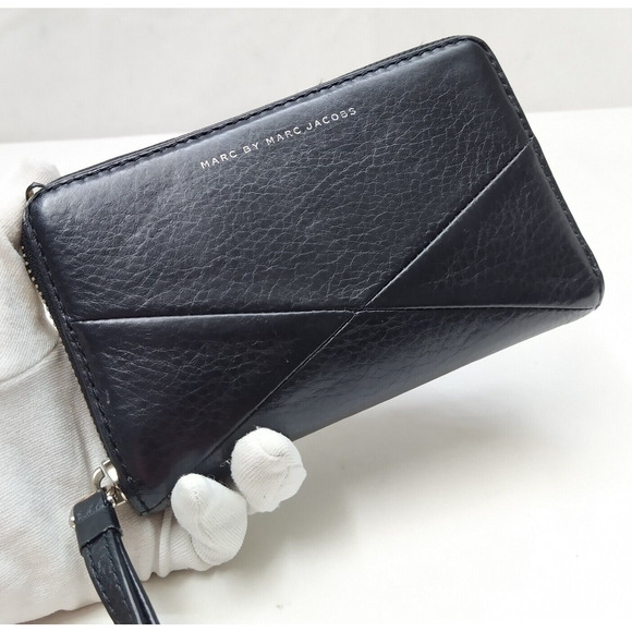 Marc By Marc Jacob Leather Zip Around Credit Card Wristlet Wallet - Picture 3 of 15